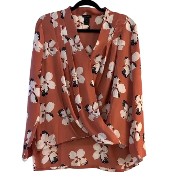 🟢 Ann Taylor Factory Petite Floral Wrap Blouse Size Large Petite - Picture 1 of 5